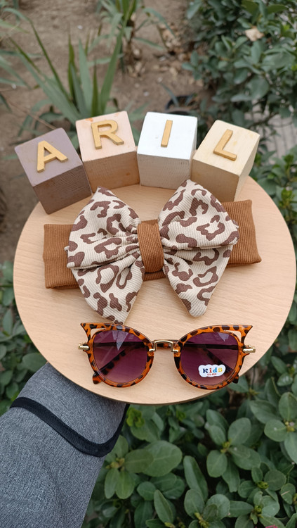 عینک آفتابی و هدبند پلنگی